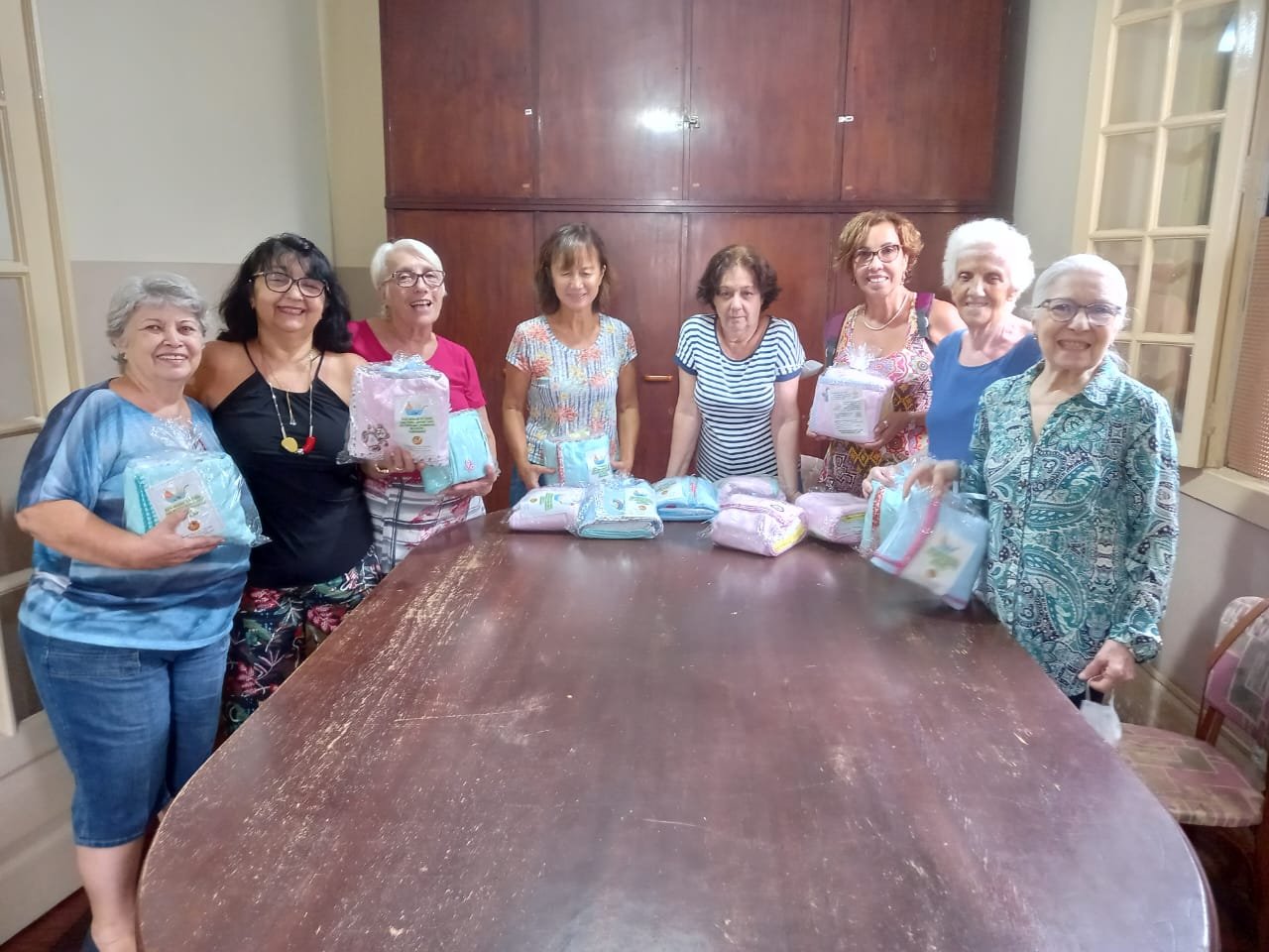 Voluntárias da CELPI com enxovais